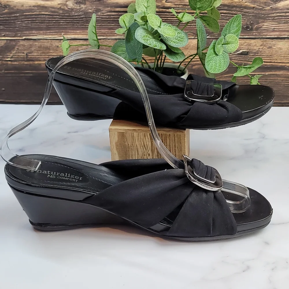 NATURALIZER BLACK WEDGE SLIDES